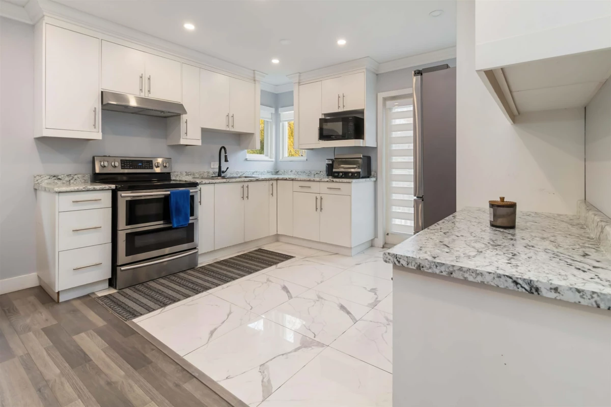 Walk-In Closet Photo of 5237 12 Avenue, Tsawwassen, BC