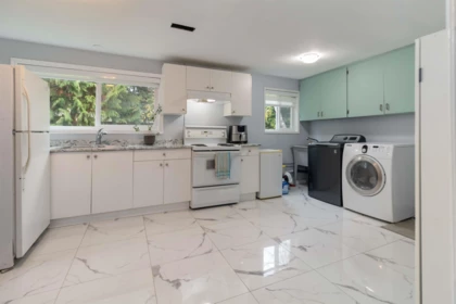 Kitchen Island Photo of 5237 12 Avenue, Tsawwassen, BC