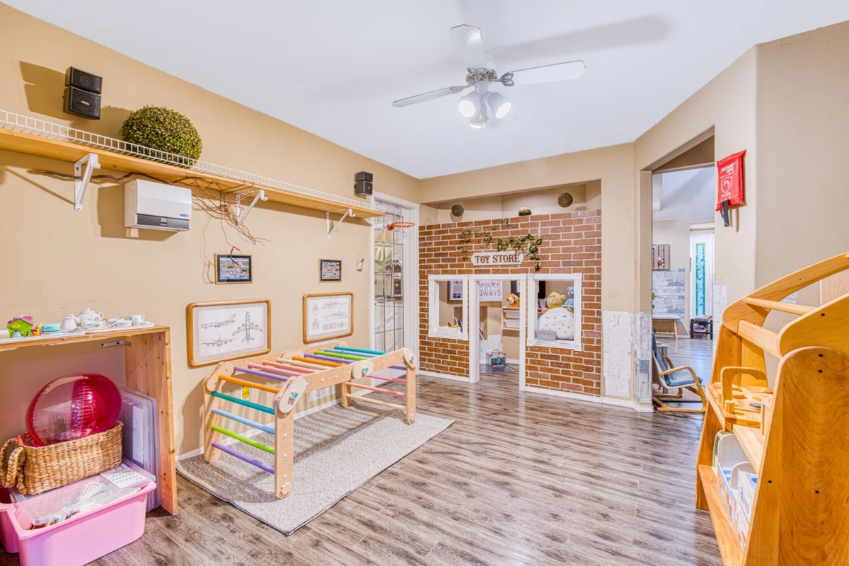 Kitchen Photo of 10800 Rochdale Drive, Richmond, BC