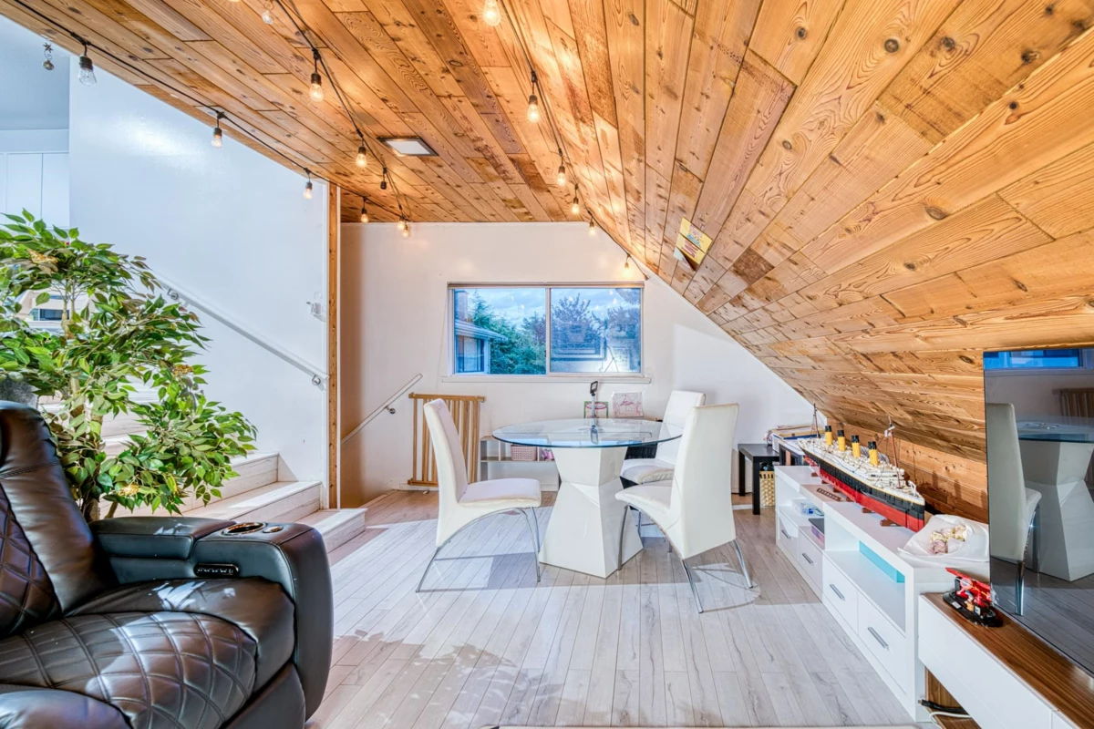 Powder Room Photo of 10800 Rochdale Drive, Richmond, BC