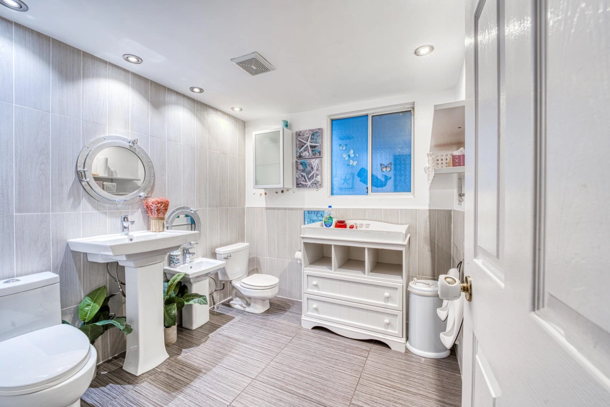 Primary Bathroom Photo of 10800 Rochdale Drive, Richmond, BC