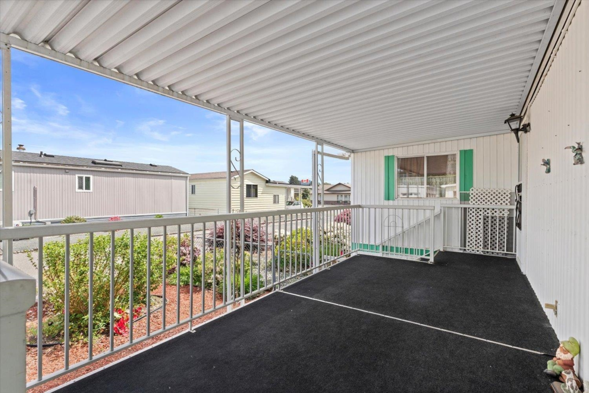 Living Room Photo of 33 9055 Ashwell Road, Chilliwack, BC