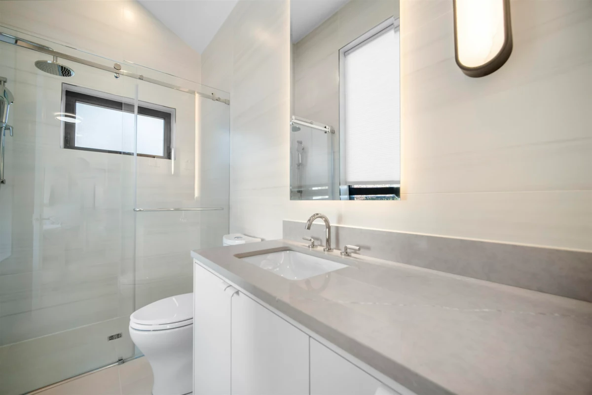 Powder Room Photo of 3940 W 24th Avenue, Vancouver, BC