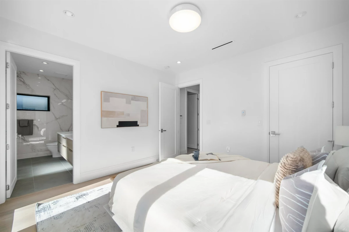 Primary Bathroom Photo of 3940 W 24th Avenue, Vancouver, BC