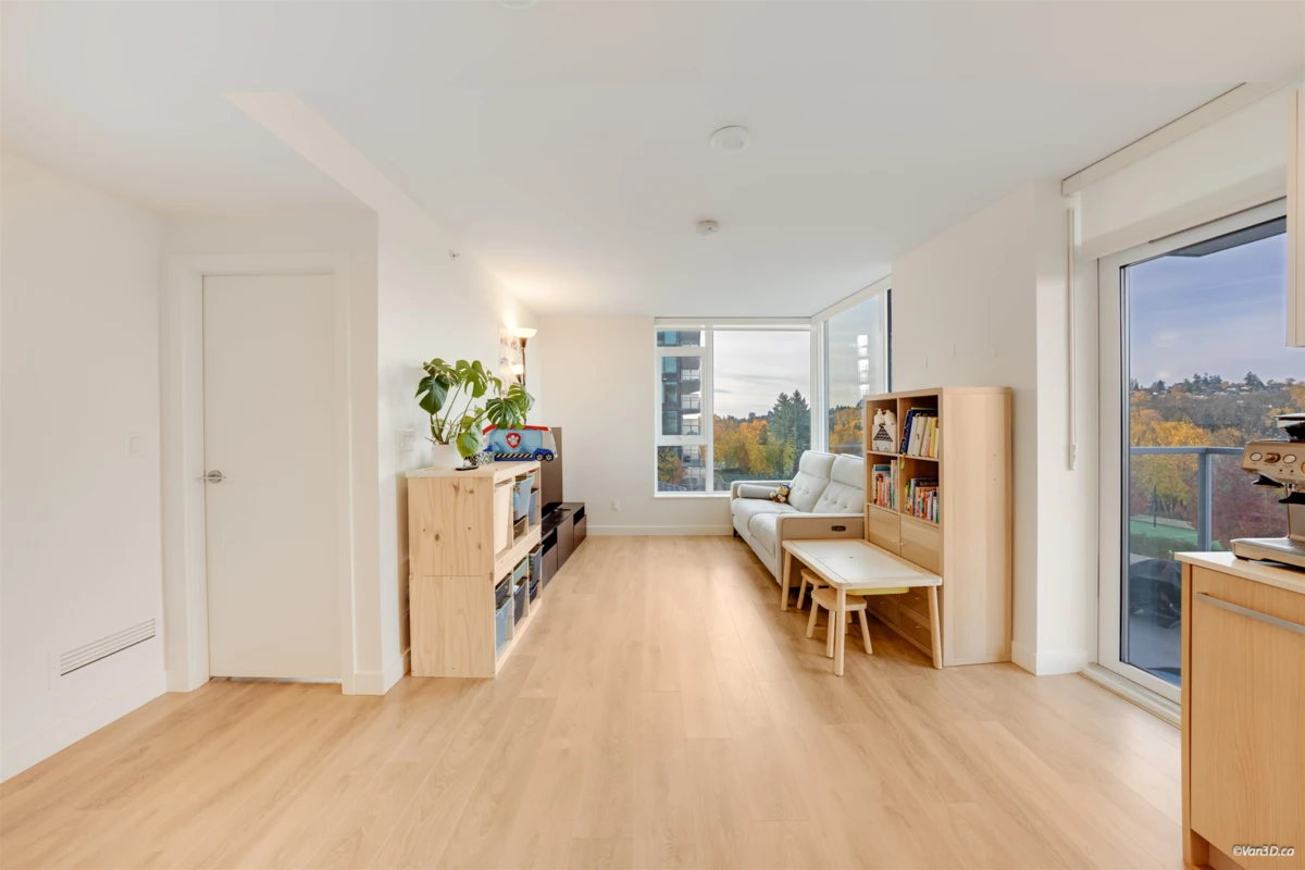 Backyard Photo of 807 318 Alderson Avenue, Coquitlam, BC