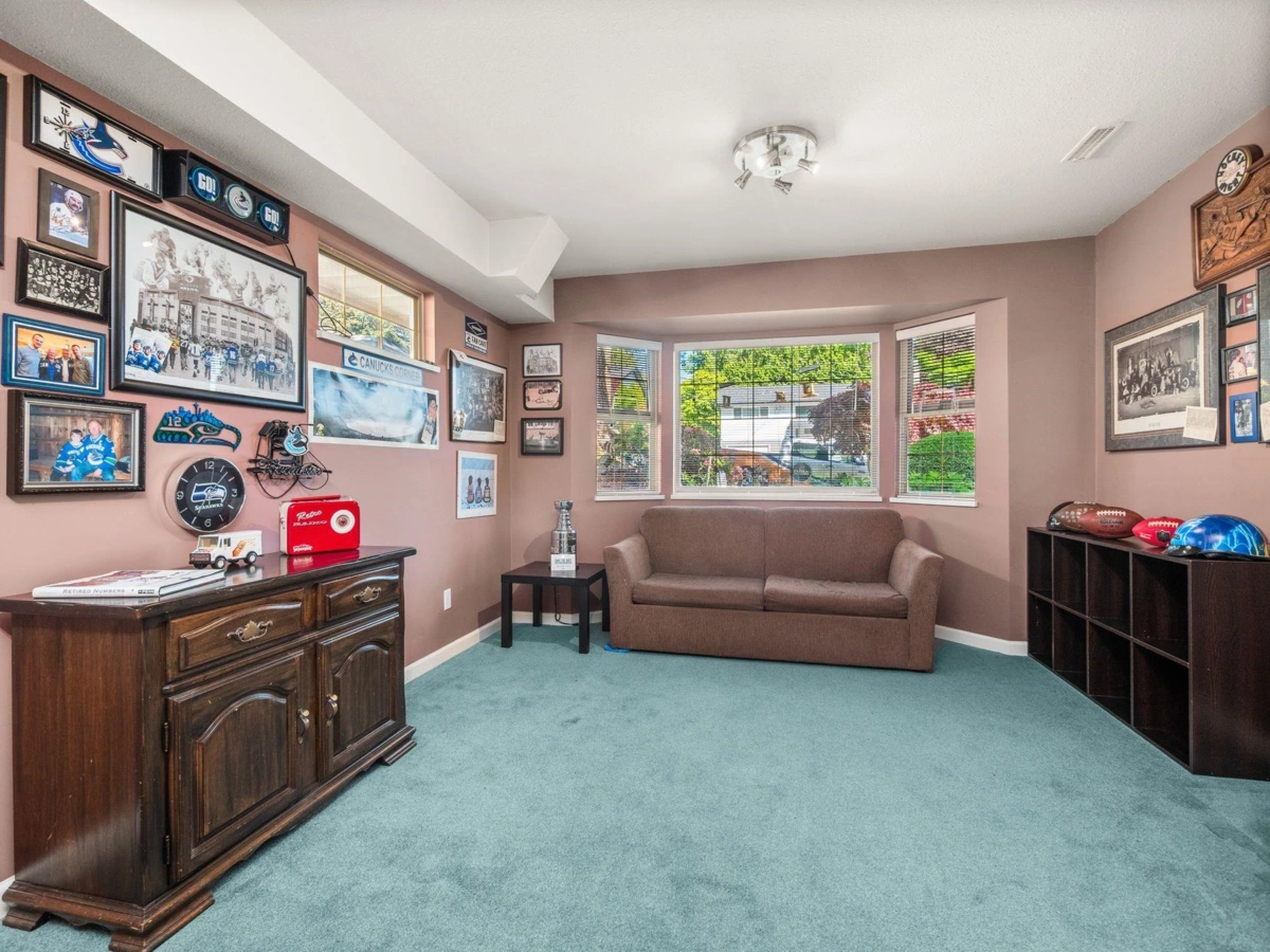 Hallway Photo of 7937 Burdock Street, Mission, BC
