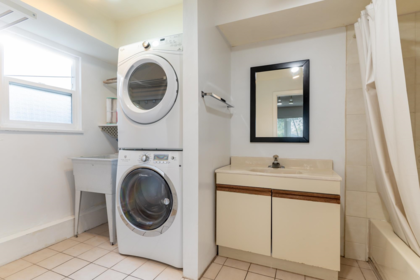 Guest Bathroom Photo of 11200 Frigate Court, Richmond, BC