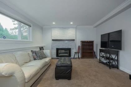 Entry Foyer Photo of 1901 Iris Place, Surrey, BC