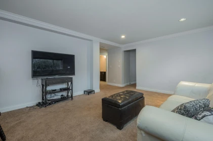 Hallway Photo of 1901 Iris Place, Surrey, BC