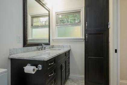 Powder Room Photo of 1901 Iris Place, Surrey, BC