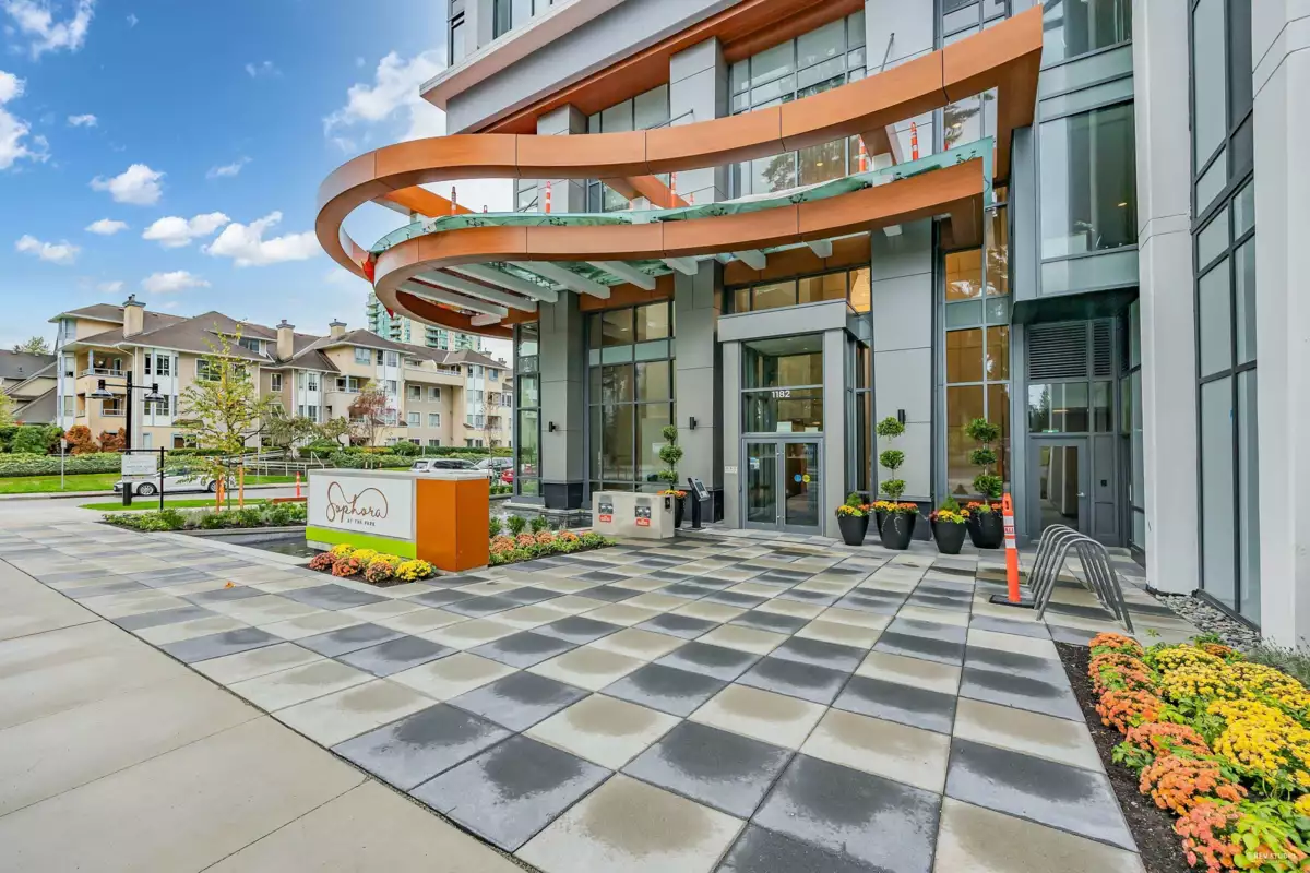 Front Yard Photo of 3504 1182 Westwood Street, Coquitlam, BC