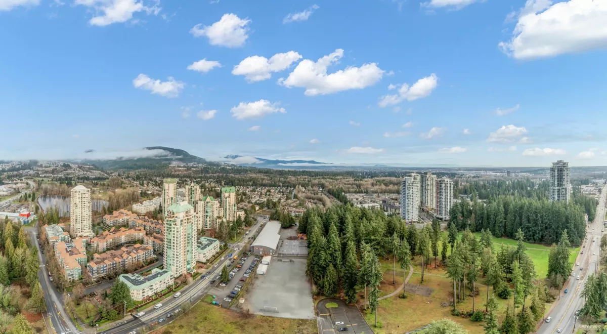 Hallway Photo of 3504 1182 Westwood Street, Coquitlam, BC