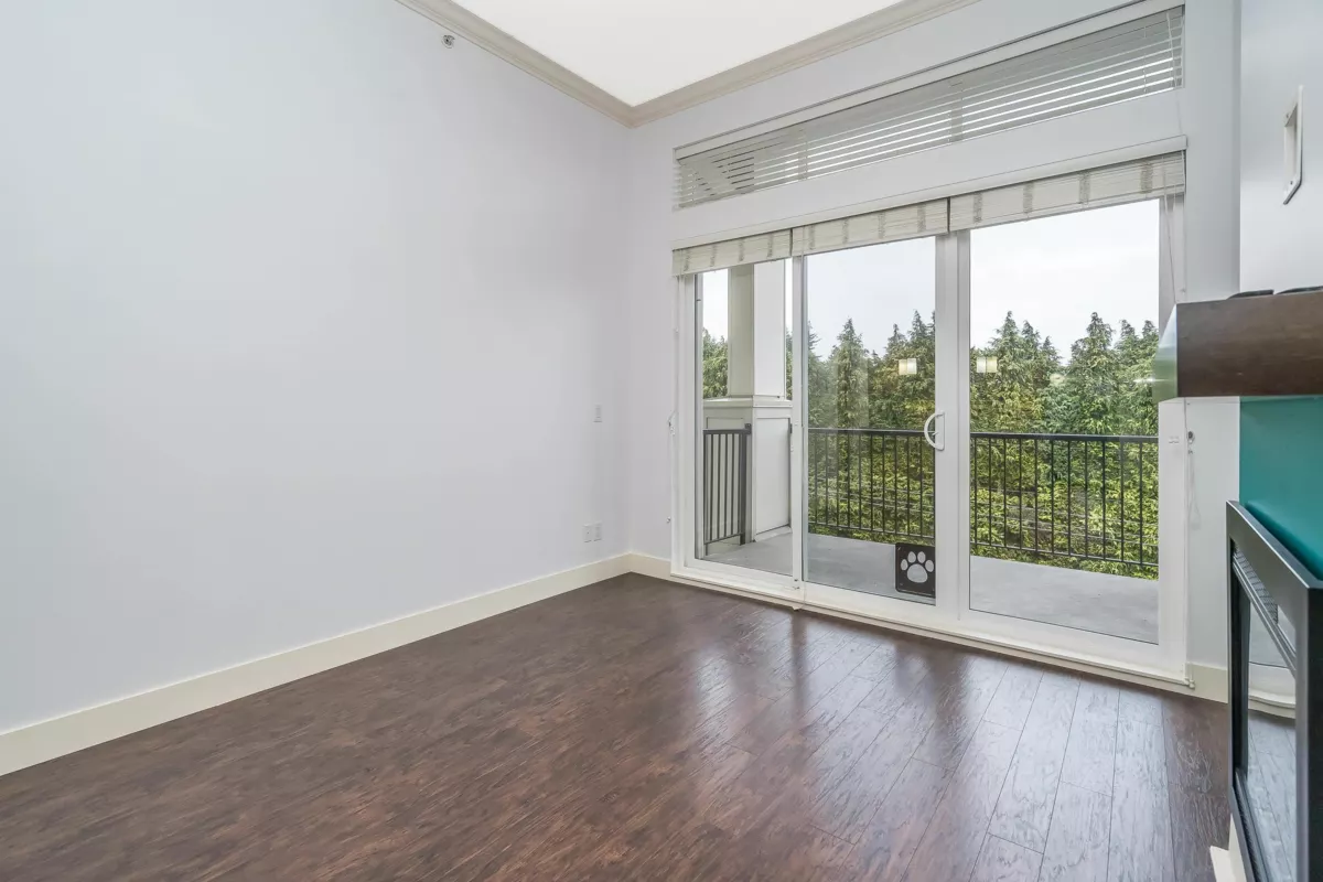 Entry Foyer Photo of 405 3192 Gladwin Road, Abbotsford, BC