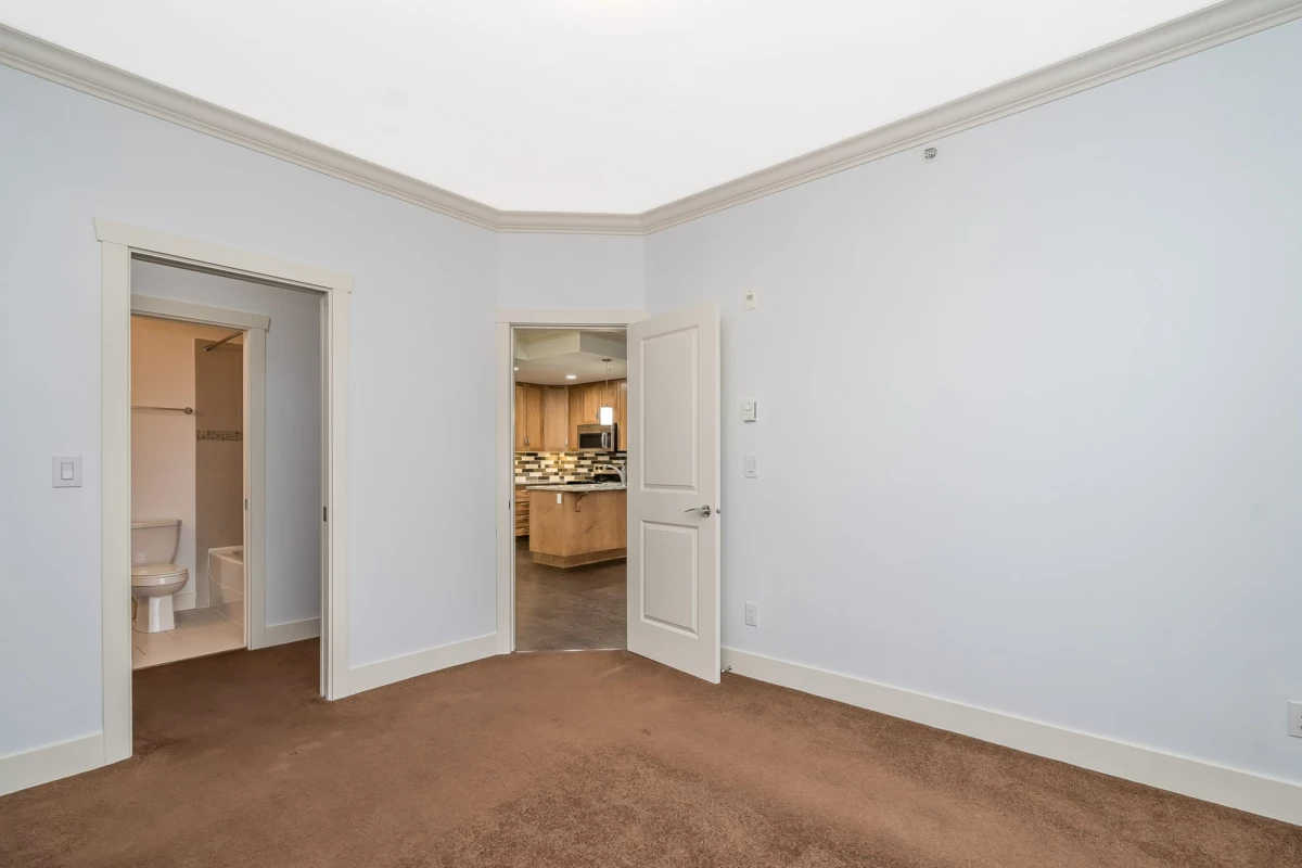 Front Yard Photo of 405 3192 Gladwin Road, Abbotsford, BC