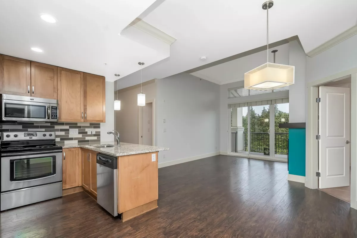 Primary Bathroom Photo of 405 3192 Gladwin Road, Abbotsford, BC