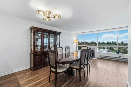Breakfast Nook Photo of 701 14881 103a Avenue, Surrey, BC