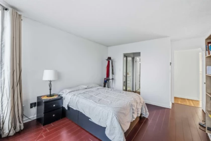 Guest Bathroom Photo of 701 14881 103a Avenue, Surrey, BC