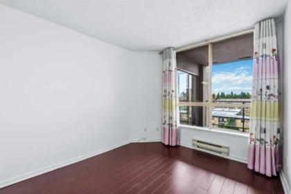 Mudroom Photo of 701 14881 103a Avenue, Surrey, BC