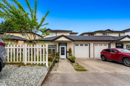 5461 Manor Street, Burnaby, BC, Burnaby Hospital — 5 bed half duplex for sale