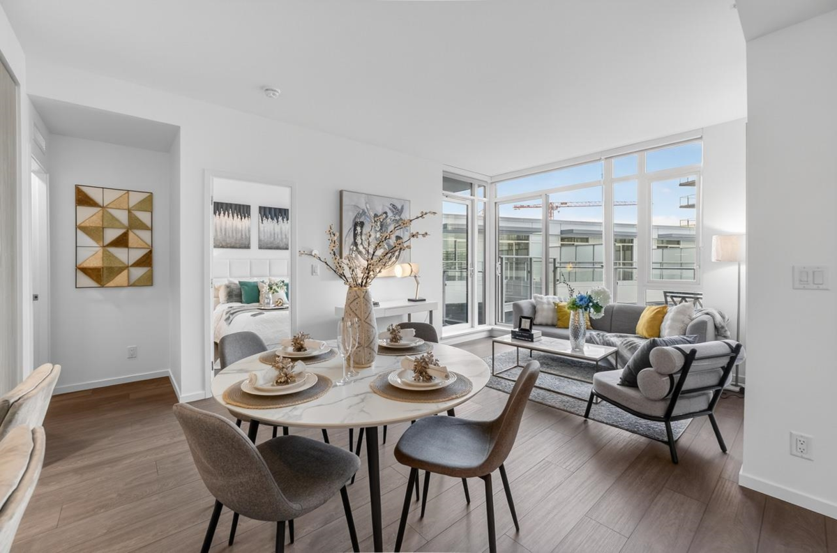 Front Yard Photo of 907 6500 Minoru Boulevard, Richmond, BC