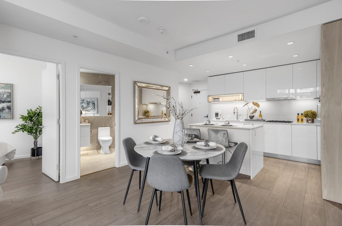 Garden / Landscaping Photo of 907 6500 Minoru Boulevard, Richmond, BC