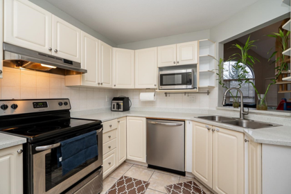 Kitchen Photo of 313 7171 121 Street, Surrey, BC