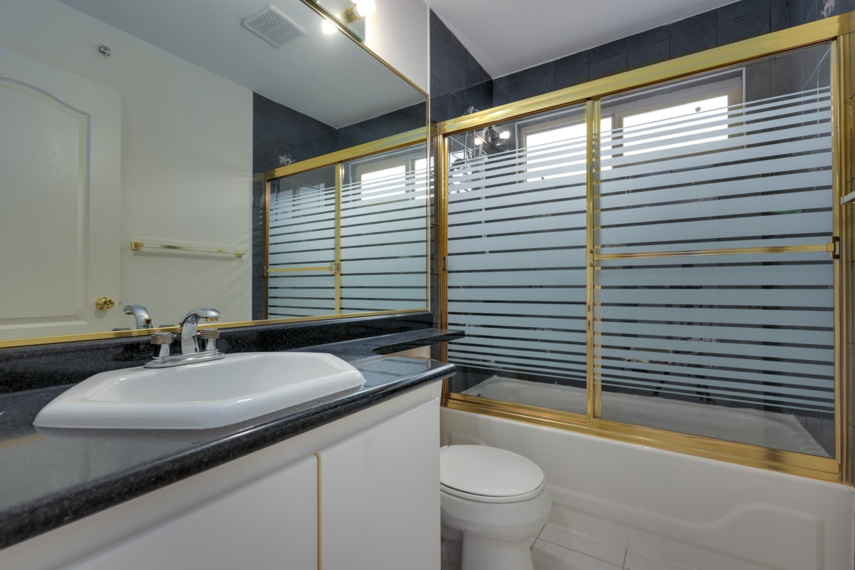 Guest Bathroom Photo of 8369 Shaughnessy Street, Vancouver, BC