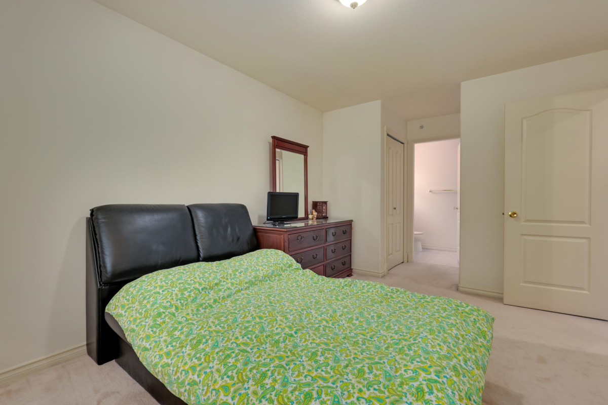 Walk-In Closet Photo of 8369 Shaughnessy Street, Vancouver, BC