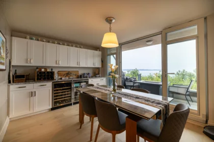 Kitchen Island Photo of 101 15097 Marine Drive, White Rock, BC