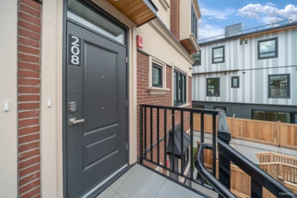 Front Yard Photo of 208 918 W 32nd Street, Vancouver, BC