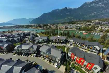 38053 Helm Way, Squamish, BC, Squamish — Townhouse for sale