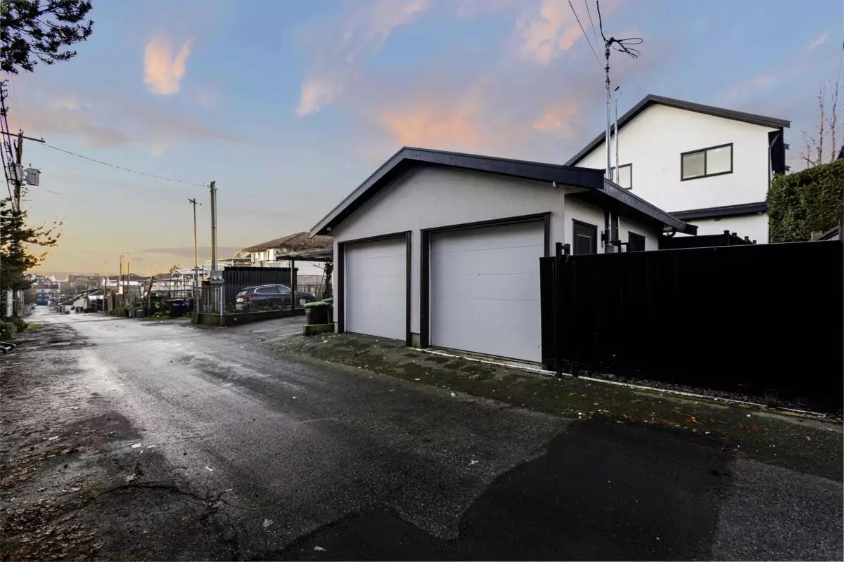 Outdoor Patio Photo of 2666 E 8th Avenue, Vancouver, BC