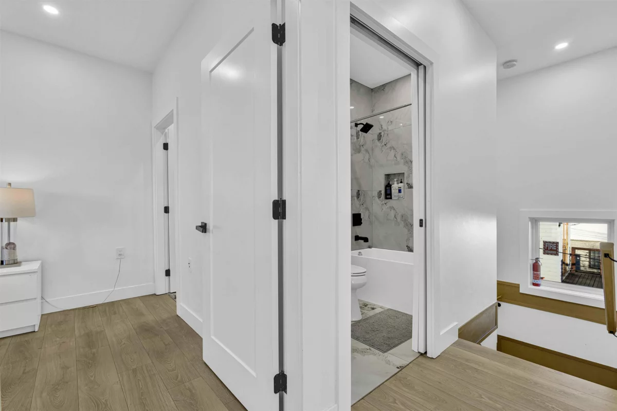 Powder Room Photo of 2666 E 8th Avenue, Vancouver, BC