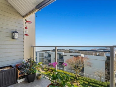 Basement Recreation Room Photo of 406 15621 Marine Drive, White Rock, BC