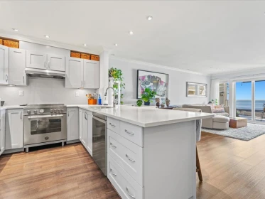 406 15621 Marine Drive, White Rock, BC