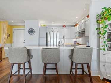 Kitchen Island Photo of 406 15621 Marine Drive, White Rock, BC