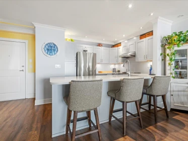 Kitchen Photo of 406 15621 Marine Drive, White Rock, BC