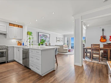 406 15621 Marine Drive, White Rock, BC