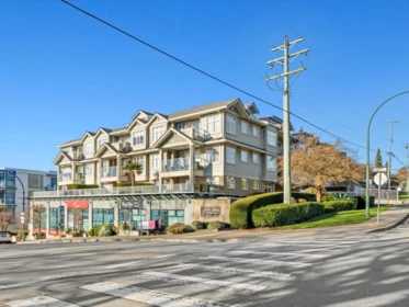 Swimming Pool Photo of 406 15621 Marine Drive, White Rock, BC