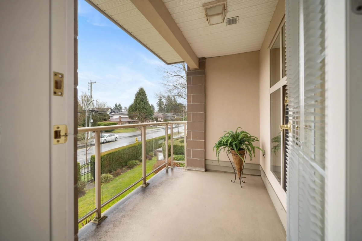 Dining Area Photo of 205 1929 154 Street, Surrey, BC
