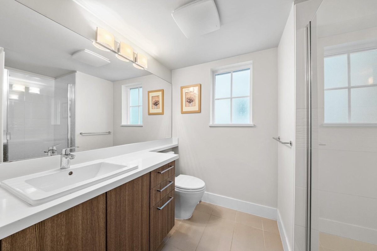 Kitchen Photo of 4 3399 151 Street, Surrey, BC