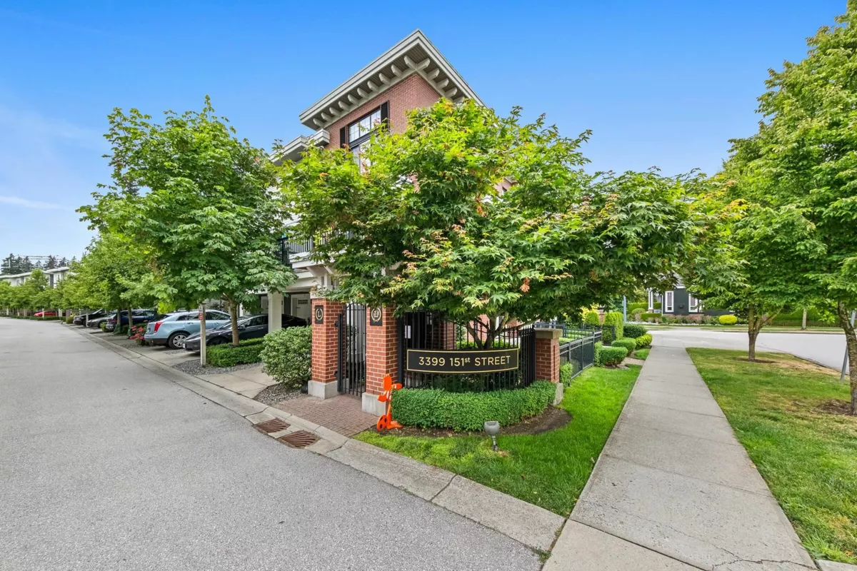 Living Room Photo of 4 3399 151 Street, Surrey, BC