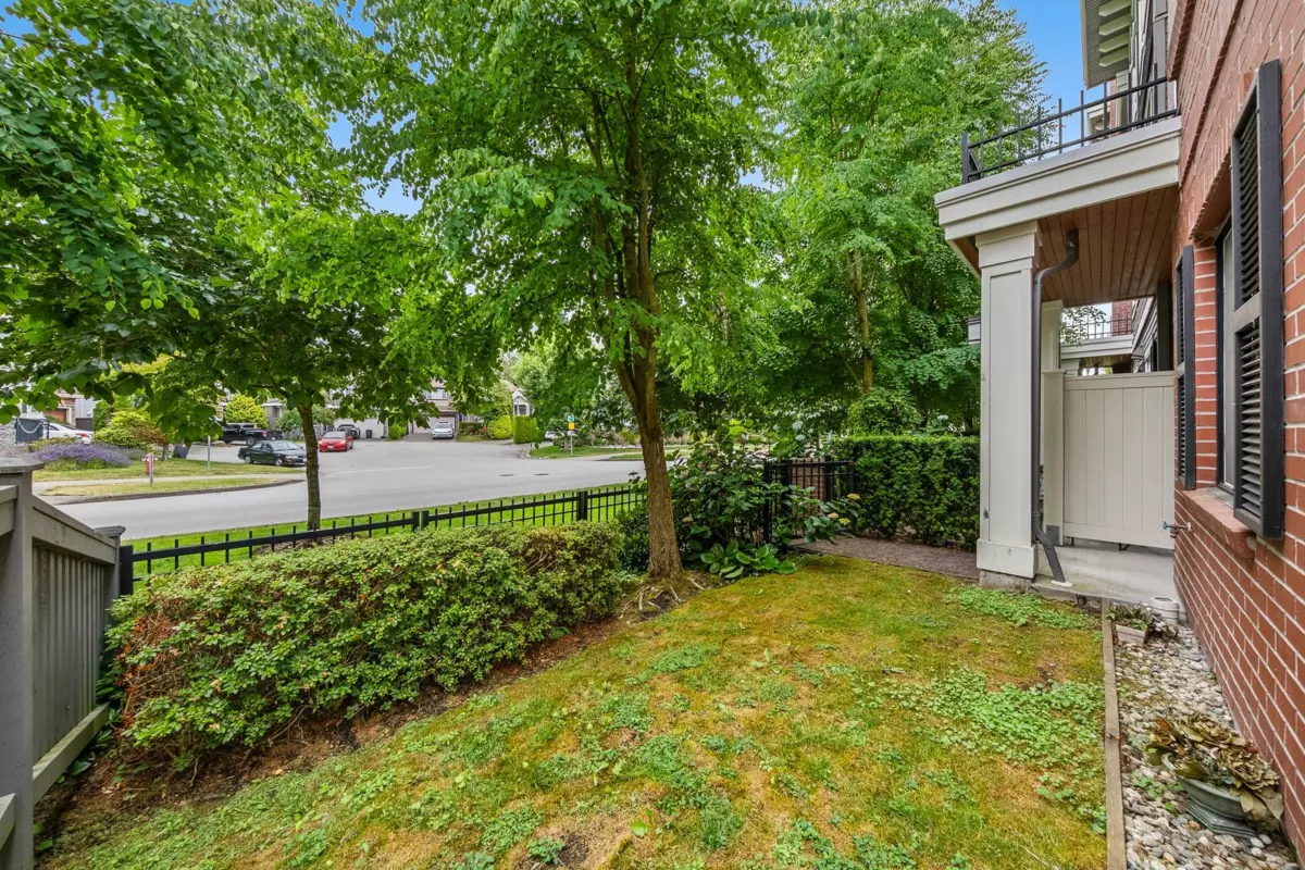 Outdoor Deck Photo of 4 3399 151 Street, Surrey, BC