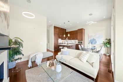 Kitchen Photo of 209 13585 16 Avenue, Surrey, BC