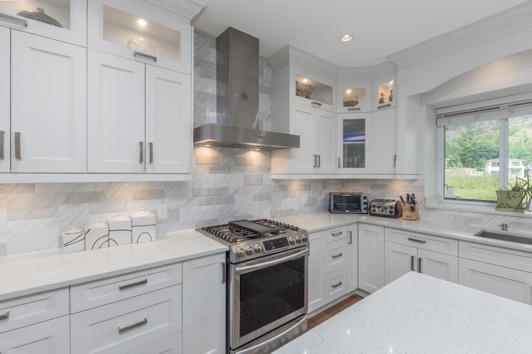 Living Room Photo of 39188 Cardinal Drive, Squamish, BC
