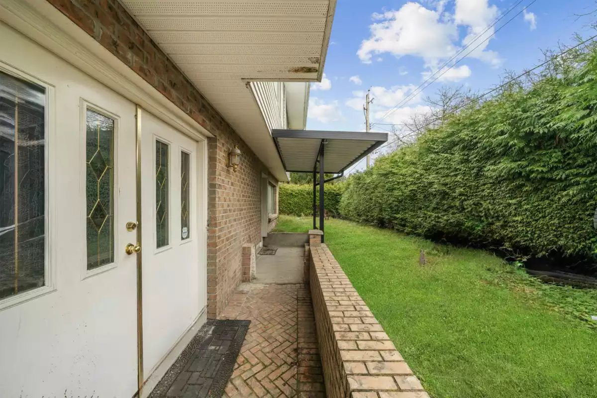 Living Room Photo of 13131 92 Avenue, Surrey, BC