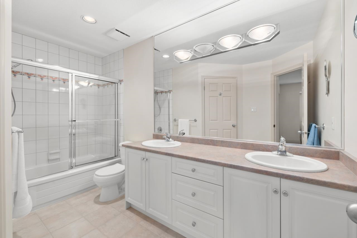 Front Yard Photo of 2376 134 Street, Surrey, BC