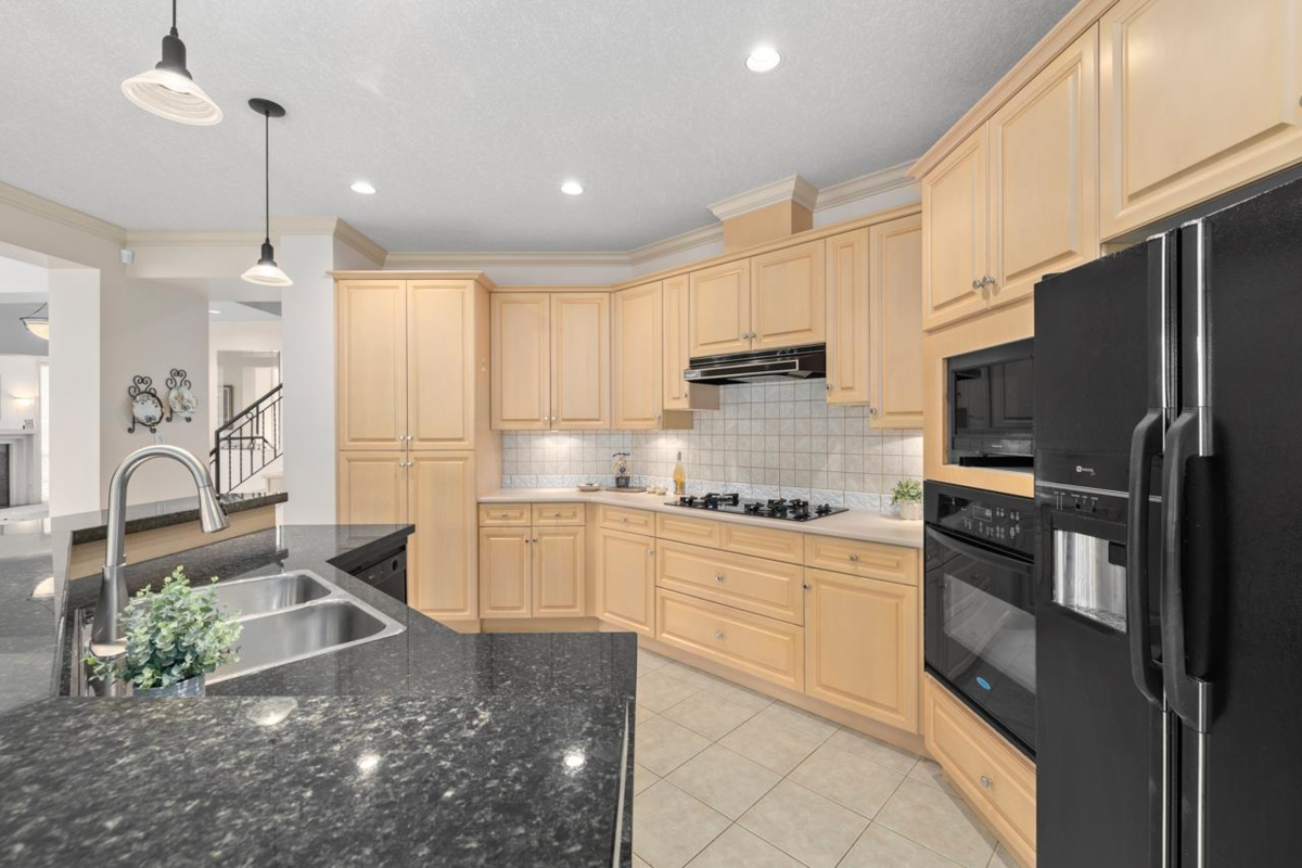 Walk-In Closet Photo of 2376 134 Street, Surrey, BC