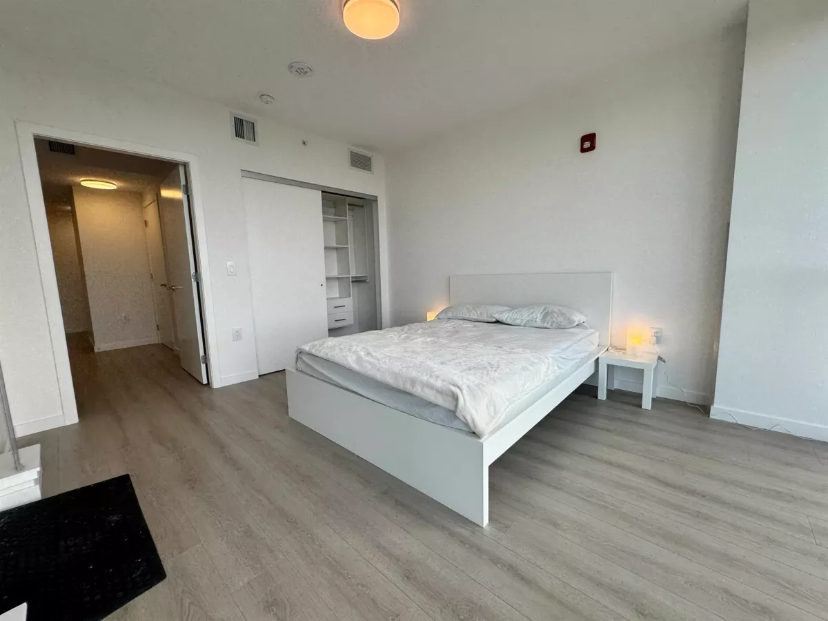 Kitchen Photo of 1905 10333 133 Street, Surrey, BC