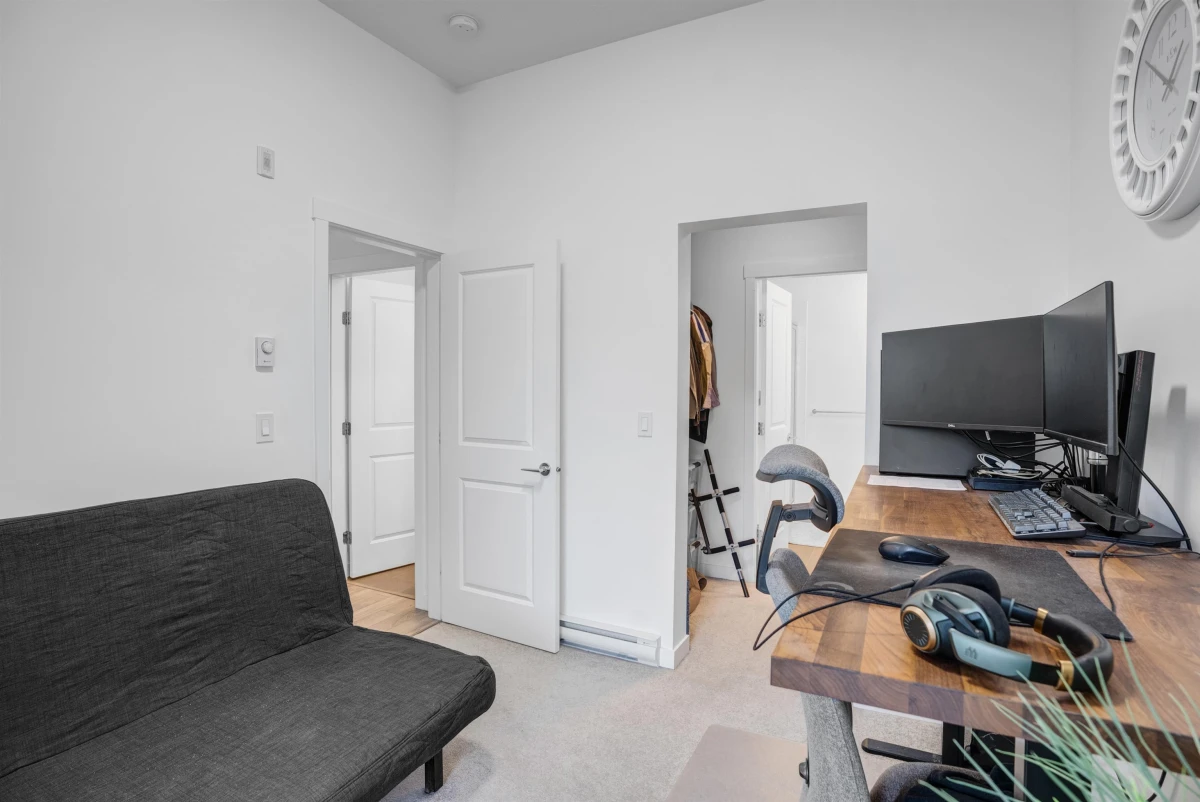 Entry Foyer Photo of 608 15825 85 Avenue, Surrey, BC